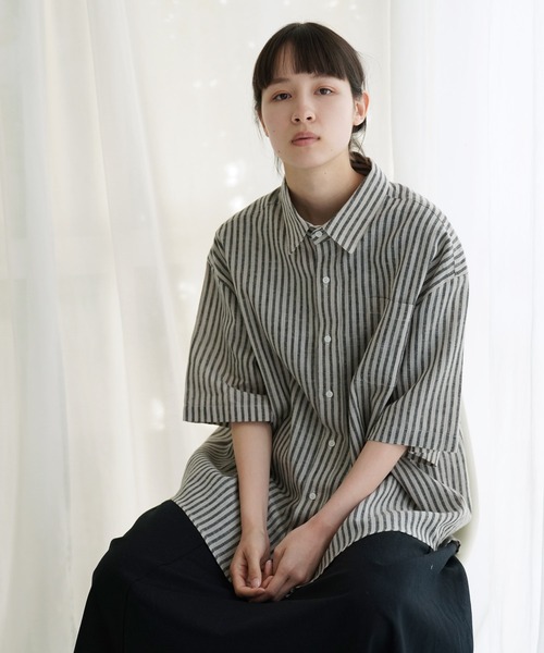 Air Tokyo（エアートウキョー）の「オーバーサイズ ハーフスリーブ ストライプ レギュラーカラー シャツ（シャツ/ブラウス・メンズ・ホワイト×ブルー/ホワイト×ブラック・MEDIUM/LARGE）」の2枚目の写真