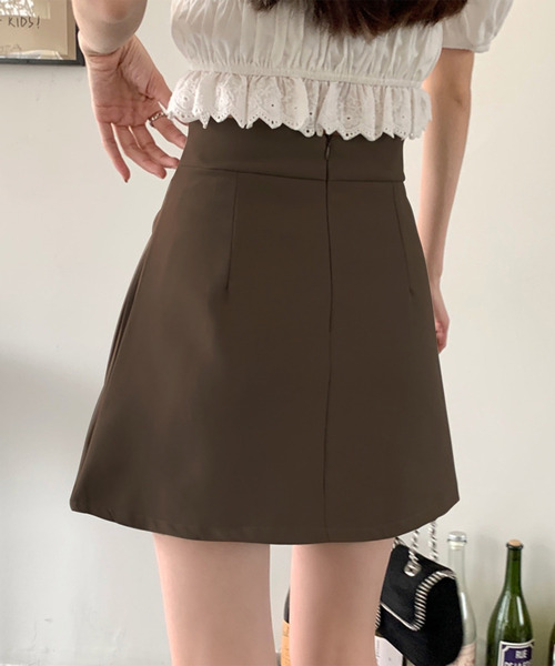 Dewlily(デューリリー)の「プリーツミニスカート(スカート・レディース・カーキ/ブラック・M/L/XL)」の7枚目の写真