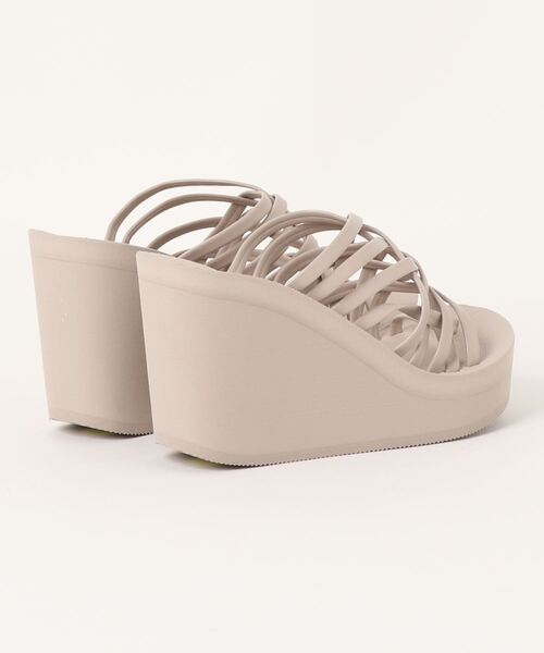 San-ai Resort 三愛水着楽園（サンアイリゾート　サンアイミズギラクエン）の「レザーライク編みサンダル（サンダル・レディース・ブラック/ベージュ/ホワイト・SMALL/MEDIUM/LARGE）」の4枚目の写真