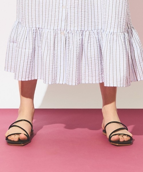 MERLOT（メルロー）の「細ストラップフラットサンダル（サンダル・レディース・ナチュラル/ブラック・MEDIUM/SMALL/LARGE）」の6枚目の写真