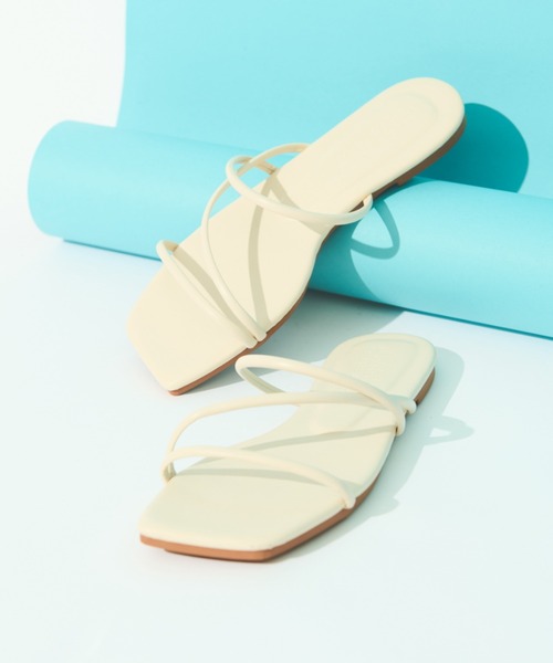 MERLOT（メルロー）の「細ストラップフラットサンダル（サンダル・レディース・ナチュラル/ブラック・MEDIUM/SMALL/LARGE）」の8枚目の写真