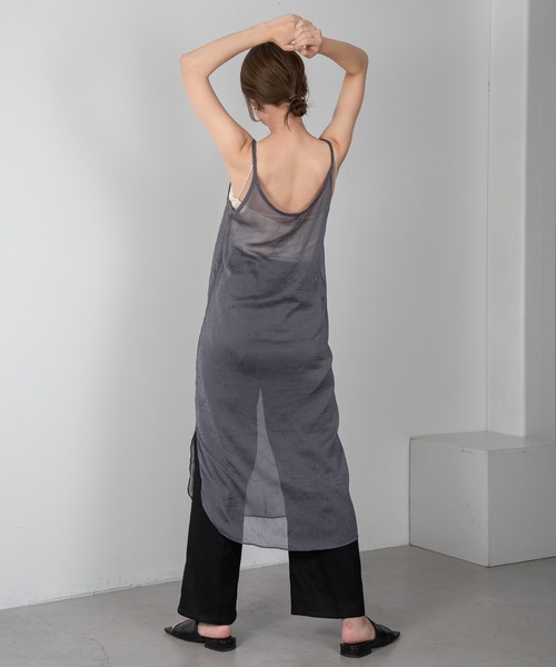 Amiur（エミレ）の「sheer layered long camisole / シアーレイヤードロングキャミソール（ワンピース・レディース・ブラック/チャコールグレー/ベージュ・FREE）」の8枚目の写真