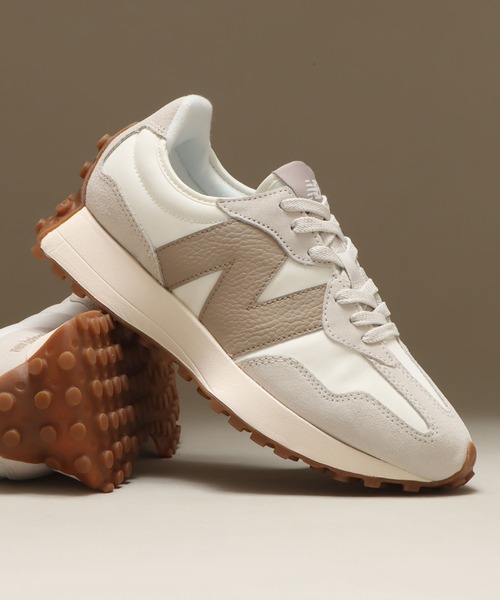 NEW BALANCE(ニューバランス)の「New Balance U327(スニーカー・メンズ・ホワイト系その他2/ホワイト/ホワイト系その他・22.5cm/23.0cm/23.5cm/24.0cm/24.5cm/25.0cm/25.5cm)」の3枚目の写真