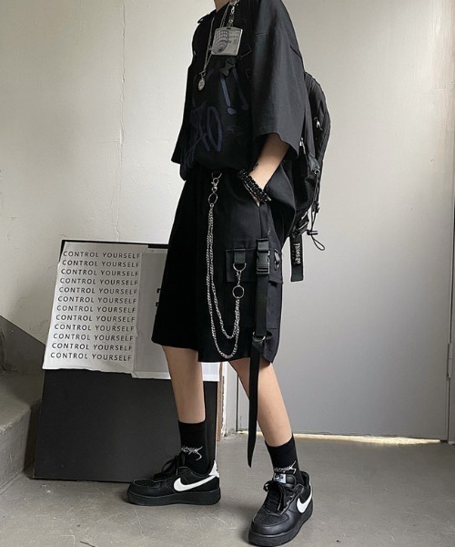 .KOM(ドットコム)の「『.KOM/ドットケーオーエム』チェーン付きカーゴショーツ【Y】【CN】(カーゴパンツ・メンズ・ブラック・L)」の4枚目の写真