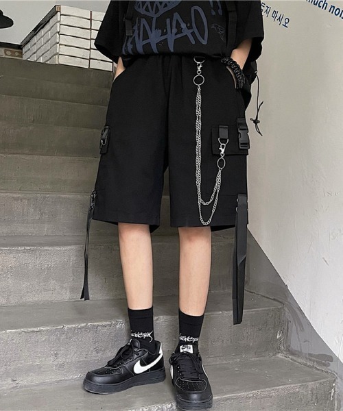.KOM(ドットコム)の「『.KOM/ドットケーオーエム』チェーン付きカーゴショーツ【Y】【CN】(カーゴパンツ・メンズ・ブラック・L)」の2枚目の写真