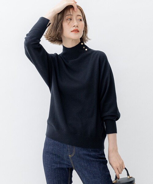 23区(ニジュウサンク)の「セミウーステッド ハイネック ニット(ニット/セーター・レディース・ブラック系/ベージュ系/ダルブルー系/アイボリー系・46/44)」の2枚目の写真