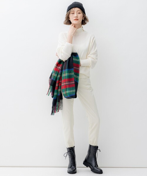 23区(ニジュウサンク)の「セミウーステッド ハイネック ニット(ニット/セーター・レディース・ブラック系/ベージュ系/ダルブルー系/アイボリー系・46/44)」の11枚目の写真