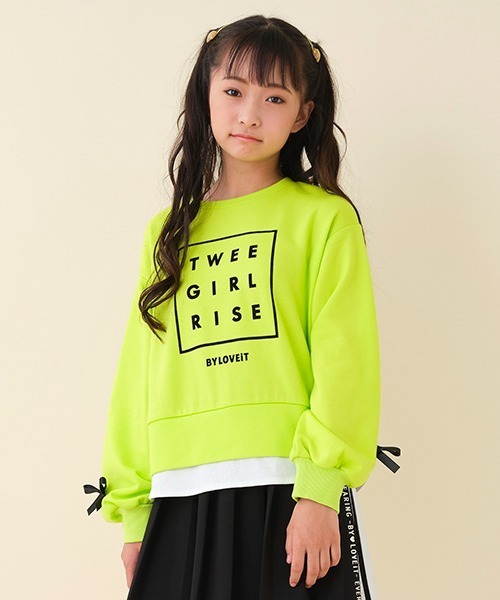 by LOVEiT(バイラビット)の「フロッキープリントレイヤード風プルオーバー(スウェット・キッズ・ライム/ラベンダー/ブラック/ピンク・140cm/130cm/150cm/160cm/120cm)」の2枚目の写真