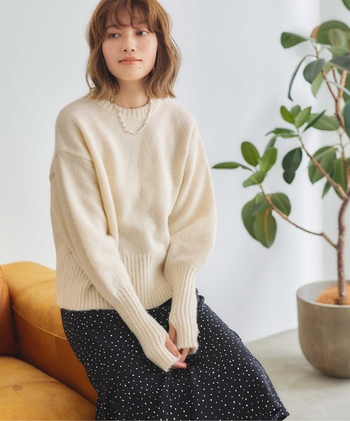 titivate(ティティベイト)の「フィンガーホールニットプルオーバー(ニット/セーター・レディース・ブルー/ピンク/オフホワイト/イエロー・S/M)」の2枚目の写真