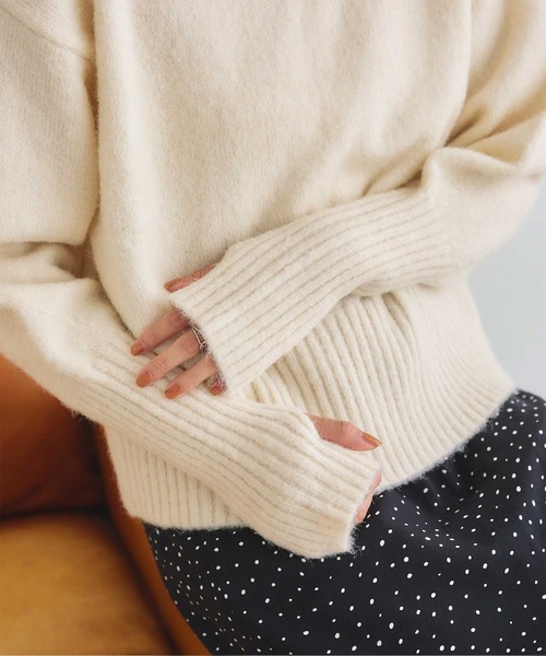 titivate(ティティベイト)の「フィンガーホールニットプルオーバー(ニット/セーター・レディース・ブルー/ピンク/オフホワイト/イエロー・S/M)」の10枚目の写真