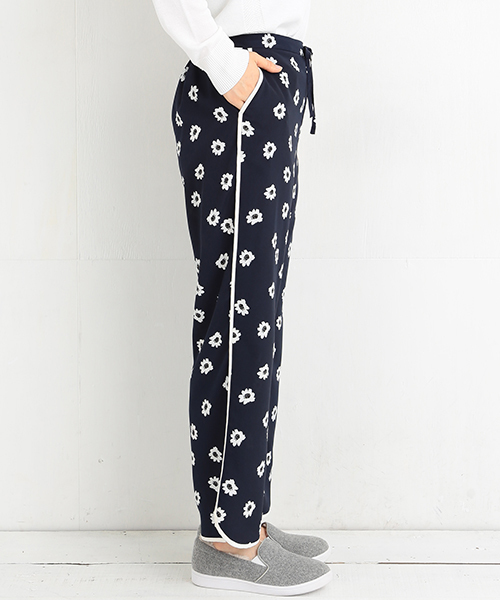 B:MING by BEAMS（ビーミングバイビームス）の「ビーミング by ビームス / 小花プリントパンツ（その他パンツ・レディース・ネイビー・MEDIUM/SMALL）」の2枚目の写真