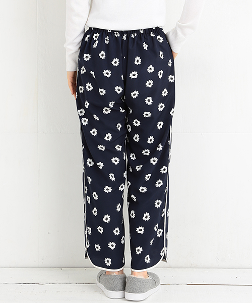 B:MING by BEAMS（ビーミングバイビームス）の「ビーミング by ビームス / 小花プリントパンツ（その他パンツ・レディース・ネイビー・MEDIUM/SMALL）」の3枚目の写真