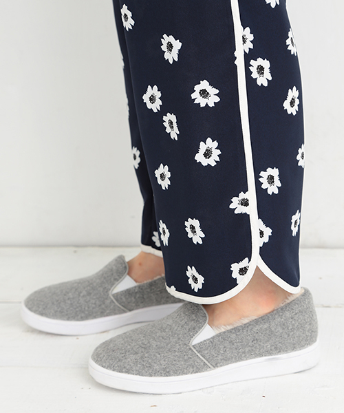 B:MING by BEAMS（ビーミングバイビームス）の「ビーミング by ビームス / 小花プリントパンツ（その他パンツ・レディース・ネイビー・MEDIUM/SMALL）」の5枚目の写真