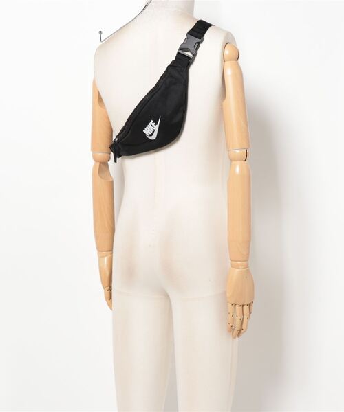 NIKE（ナイキ）の「【NIKE / ナイキ】ヘリテージ ウエストバッグ（ボディバッグ/ウエストポーチ・メンズ・ブラック・ONESIZE）」の9枚目の写真