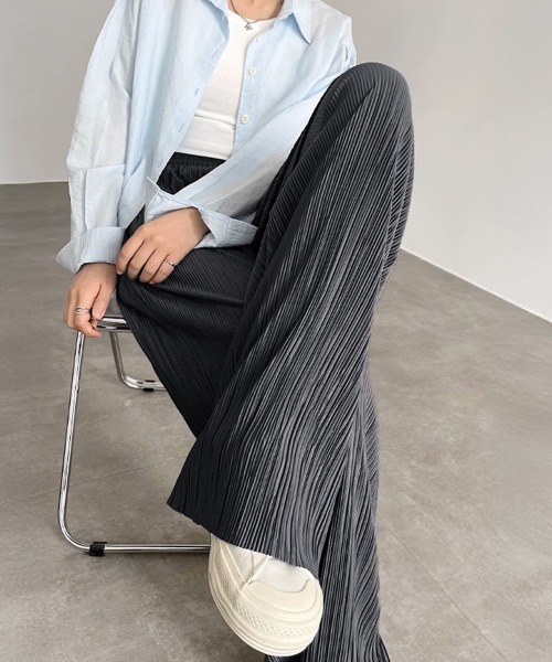 Miniministore(ミニミニストア)の「アコーディオンプリーツルーズワイドパンツ(スラックス・レディース・ワインレッド/ブラウン/テラコッタ/パープル/ピンク/ラベンダー/ブラック/アイボリー/ダークグレー/モカ/グリーン/キャメル・フリー)」の3枚目の写真
