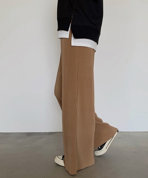 Miniministore(ミニミニストア)の「アコーディオンプリーツルーズワイドパンツ(スラックス・レディース・ワインレッド/ブラウン/テラコッタ/パープル/ピンク/ラベンダー/ブラック/アイボリー/ダークグレー/モカ/グリーン/キャメル・フリー)」の5枚目の写真