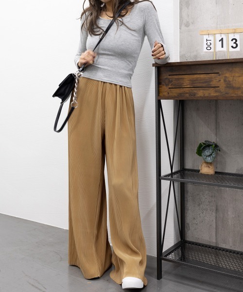 Miniministore(ミニミニストア)の「アコーディオンプリーツルーズワイドパンツ(スラックス・レディース・ワインレッド/ブラウン/テラコッタ/パープル/ピンク/ラベンダー/ブラック/アイボリー/ダークグレー/モカ/グリーン/キャメル・フリー)」の20枚目の写真