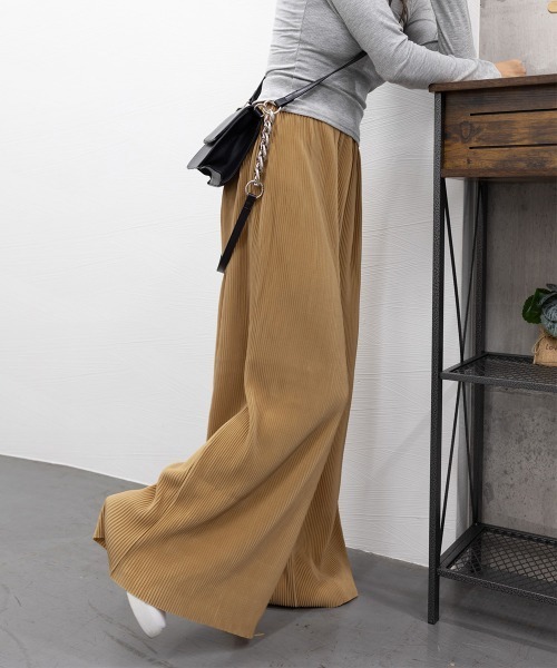 Miniministore(ミニミニストア)の「アコーディオンプリーツルーズワイドパンツ(スラックス・レディース・ワインレッド/ブラウン/テラコッタ/パープル/ピンク/ラベンダー/ブラック/アイボリー/ダークグレー/モカ/グリーン/キャメル・フリー)」の22枚目の写真