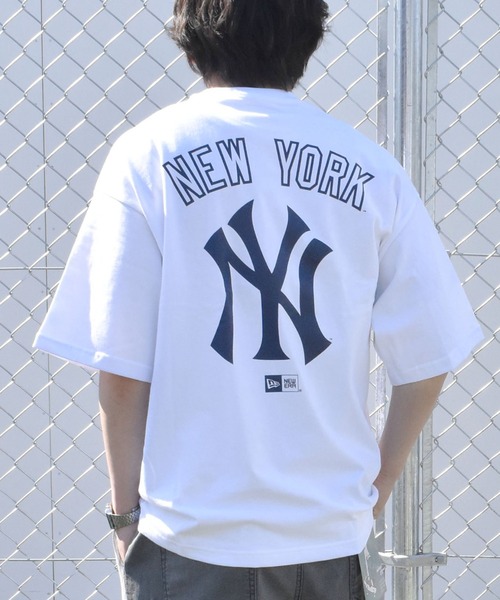 NEW ERA(ニューエラ)の「【ムラサキスポーツ限定】NEW ERA/ニューエラ SSOT 半袖 Tシャツ オーバーサイズ バックプリント MLB 14334727/14334728/14334729/14334730(Tシャツ/カットソー・メンズ・ライトブルー/ブラック/ストーン/ホワイト×ネイビー・XL/2XL/M/L)」の3枚目の写真