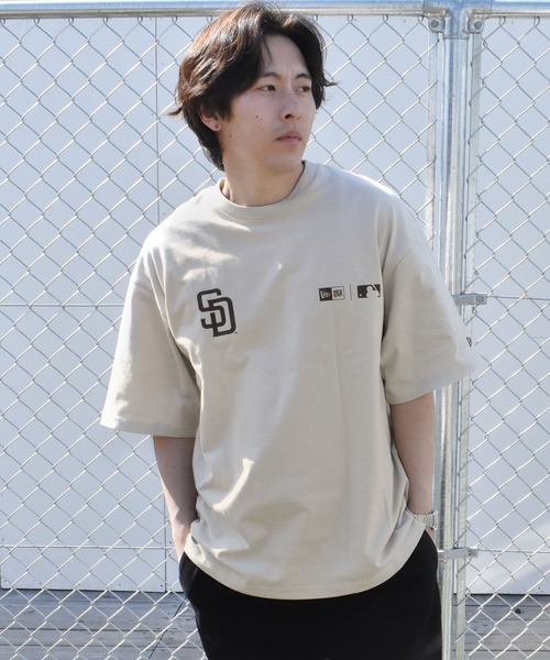 NEW ERA(ニューエラ)の「【ムラサキスポーツ限定】NEW ERA/ニューエラ SSOT 半袖 Tシャツ オーバーサイズ バックプリント MLB 14334727/14334728/14334729/14334730(Tシャツ/カットソー・メンズ・ライトブルー/ブラック/ストーン/ホワイト×ネイビー・XL/2XL/M/L)」の17枚目の写真