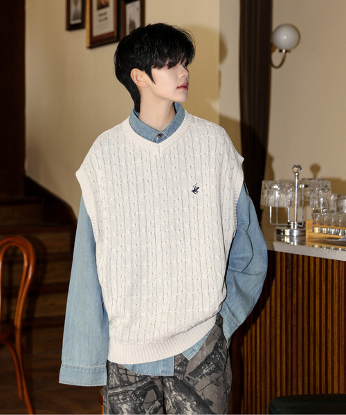 【セール】【neos】BEVERLY HILLS POLO CLUB ビバリーヒルズ ポロクラブ ルーズシルエット ワンポイント ロゴ刺繍 ケーブル ニット ベスト（ベスト）｜BEVERLY HILLS POLO CLUB（ビバリーヒルズポロクラブ）