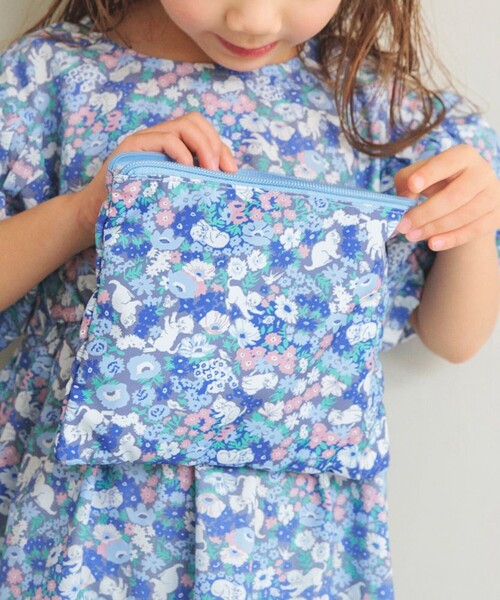 BRANSHES(ブランシェス)の「【Cat’s ISSUE】ネコ総柄プリントポーチ(バックパック/リュック・キッズ・ブルー/ピンク・FREE)」の1枚目の写真