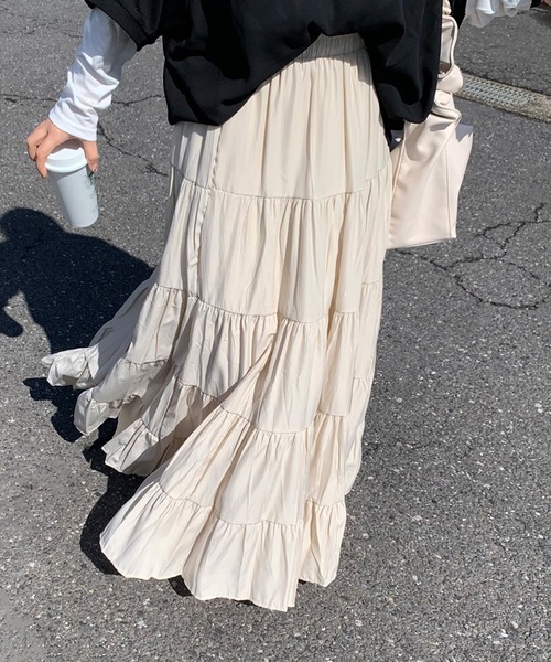 CRB（シーアールビー）の「マキシティアードロングスカート（スカート・レディース・ベージュ/オフホワイト/ブラック・F）」の3枚目の写真