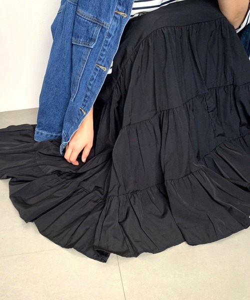 CRB（シーアールビー）の「マキシティアードロングスカート（スカート・レディース・ベージュ/オフホワイト/ブラック・F）」の4枚目の写真