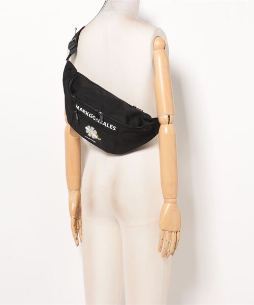 Mark Gonzales（マーク・ゴンザレス）の「【Mark Gonzales】フラワー ゴンバト ウエストバッグ ボディーバッグ（ボディバッグ/ウエストポーチ・メンズ・ブラック・フリー）」の3枚目の写真