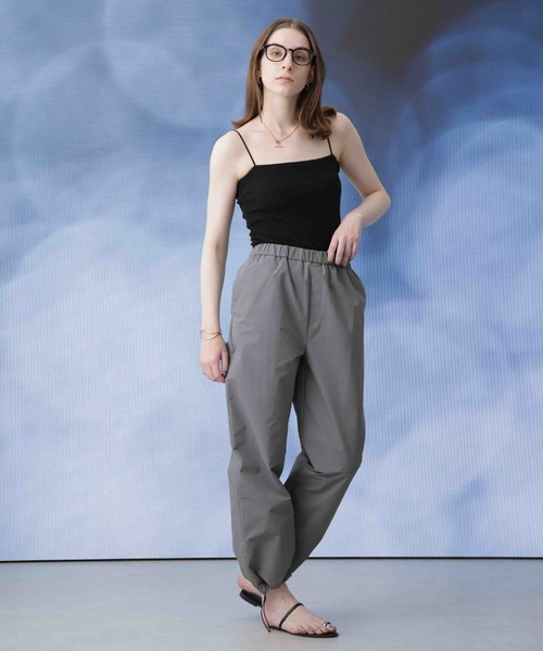Apo(s)ture（アポスチャー）の「ARIA-006/撥水ナイロンドロストストレートパンツ（その他パンツ・レディース・ベージュ/グレー/ブラック/アイボリー・XS/S/M/L/XL）」の7枚目の写真