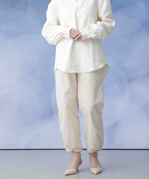 Apo(s)ture（アポスチャー）の「ARIA-006/撥水ナイロンドロストストレートパンツ（その他パンツ・レディース・ベージュ/グレー/ブラック/アイボリー・XS/S/M/L/XL）」の11枚目の写真
