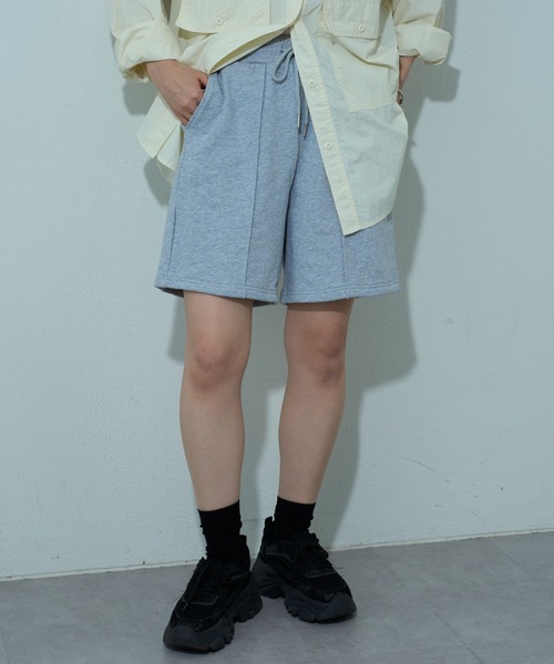 COLONY 2139（コロニートゥーワンスリーナイン）の「WEB・一部店舗限定 / センターシームスウェットショーツ（スウェットパンツ・レディース・グレー/アイボリー・FREE）」の2枚目の写真