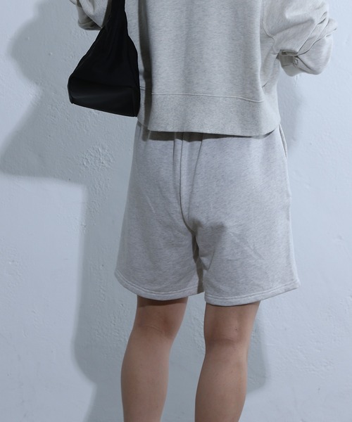 COLONY 2139（コロニートゥーワンスリーナイン）の「WEB・一部店舗限定 / センターシームスウェットショーツ（スウェットパンツ・レディース・グレー/アイボリー・FREE）」の19枚目の写真