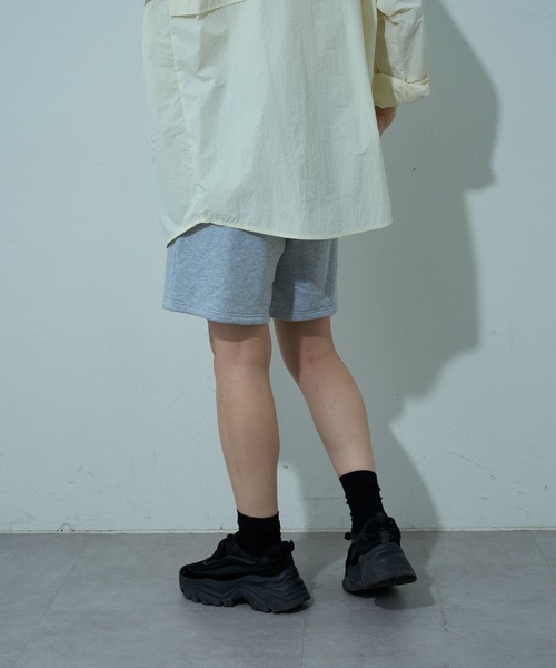 COLONY 2139（コロニートゥーワンスリーナイン）の「WEB・一部店舗限定 / センターシームスウェットショーツ（スウェットパンツ・レディース・グレー/アイボリー・FREE）」の11枚目の写真