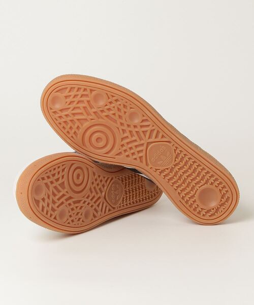 adidas Originals(アディダスオリジナルス)の「HANDBALL SPEZIAL W(スニーカー・レディース・オフホワイト・29.0cm/28.0cm/27.5cm/24.5cm/25.0cm/27.0cm/23.0cm/24.0cm/23.5cm/26.5cm/26.0cm/22.5cm)」の3枚目の写真