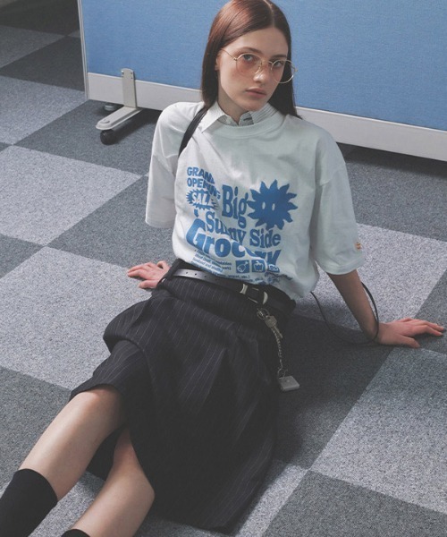 tシャツ A'GEM/9 × .kom「MAIN BOOTH/メインブース」 Sunny Side T-shirt/サニーサイド Tシャツ レディース A'GEM/9 × .kom『MAIN BOOTH/メインブース』 Sunny Side T-shirt