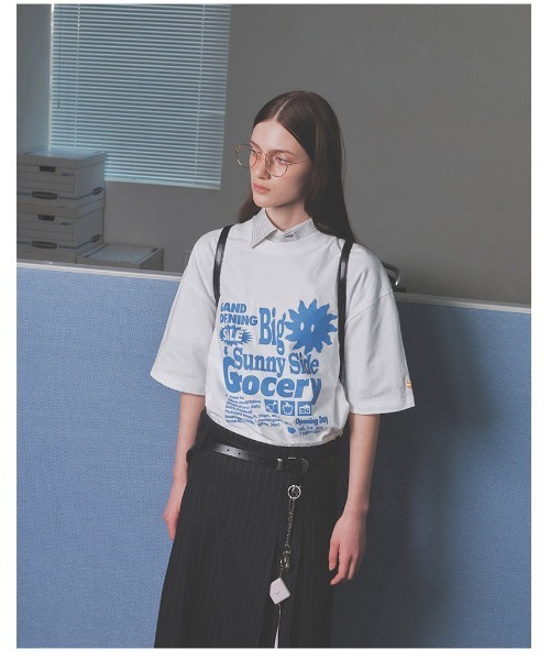 tシャツ A'GEM/9 × .kom「MAIN BOOTH/メインブース」 Sunny Side T-shirt/サニーサイド Tシャツ レディース A'GEM/9 × .kom『MAIN BOOTH/メインブース』 Sunny Side T-shirt