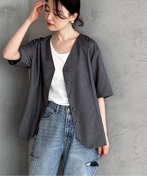 feepur（フェピュール）の「ノーカラーハーフジャケット（ノーカラージャケット・レディース・ブラック/ベージュ/グレー・MEDIUM）」の2枚目の写真