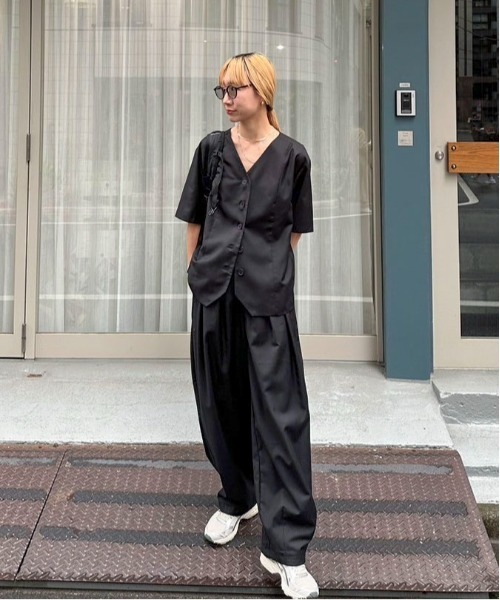 feepur（フェピュール）の「ノーカラーハーフジャケット（ノーカラージャケット・レディース・ブラック/ベージュ/グレー・MEDIUM）」の9枚目の写真