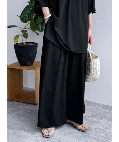 reca(レカ)の「UVカット ラッシュガード ワイドパンツ(ラッシュガード・レディース・ブラック/モカ・L/M)」の1枚目の写真