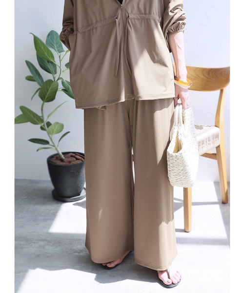 reca(レカ)の「UVカット ラッシュガード ワイドパンツ(ラッシュガード・レディース・ブラック/モカ・L/M)」の2枚目の写真