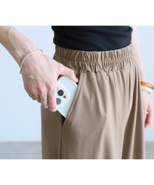 reca(レカ)の「UVカット ラッシュガード ワイドパンツ(ラッシュガード・レディース・ブラック/モカ・L/M)」の10枚目の写真