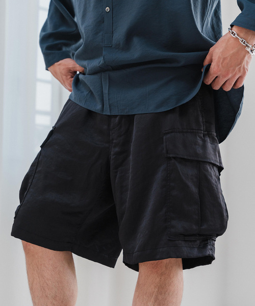 EDIFICE（エディフィス）の「サテン カーゴショーツ（カーゴパンツ・メンズ・サックスブルー/ブラック・LARGE/MEDIUM）」の2枚目の写真