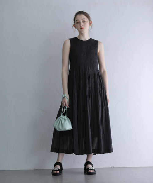 La TOTALITE（ラトータリテ）の「【ne Quittez pas/ヌキテパ 】Shirring Sleeveless Dress（ワンピース・レディース・ピンク/グリーン/ブラック・MEDIUM/SMALL）」の4枚目の写真