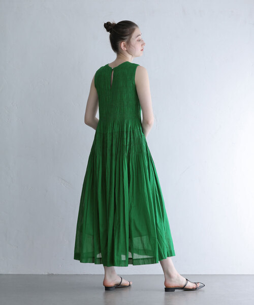 La TOTALITE（ラトータリテ）の「【ne Quittez pas/ヌキテパ 】Shirring Sleeveless Dress（ワンピース・レディース・ピンク/グリーン/ブラック・MEDIUM/SMALL）」の8枚目の写真