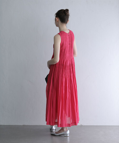 La TOTALITE（ラトータリテ）の「【ne Quittez pas/ヌキテパ 】Shirring Sleeveless Dress（ワンピース・レディース・ピンク/グリーン/ブラック・MEDIUM/SMALL）」の11枚目の写真