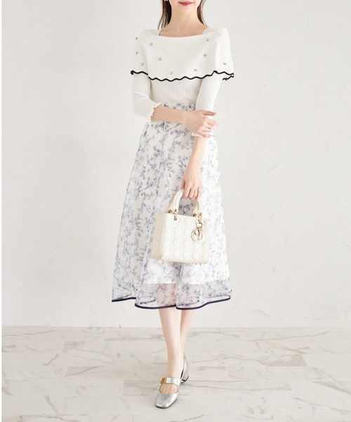 tocco closet(トッコ クローゼット)の「パールビジュー付き配色オフショルニットプルオーバー(ニット/セーター・レディース・ブラック/ネイビー/オフホワイト・M)」の4枚目の写真