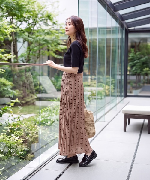 STYLE DELI(スタイルデリ)の「【LUXE】楊柳ドットプリーツロングスカート(スカート・レディース・ピンクベージュ/ブラック・SMALL/MEDIUM)」の4枚目の写真