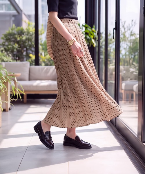 STYLE DELI(スタイルデリ)の「【LUXE】楊柳ドットプリーツロングスカート(スカート・レディース・ピンクベージュ/ブラック・SMALL/MEDIUM)」の6枚目の写真