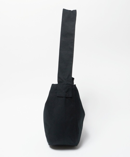 United Athle（ユナイテッドアスレ）の「【UNITED ATHLE】ヘヴィー キャンバス ニュースペーパーバッグ メッセンジャーバッグ 2026年春夏（ショルダーバッグ・メンズ・ナチュラル/ブラック・FREE）」の6枚目の写真